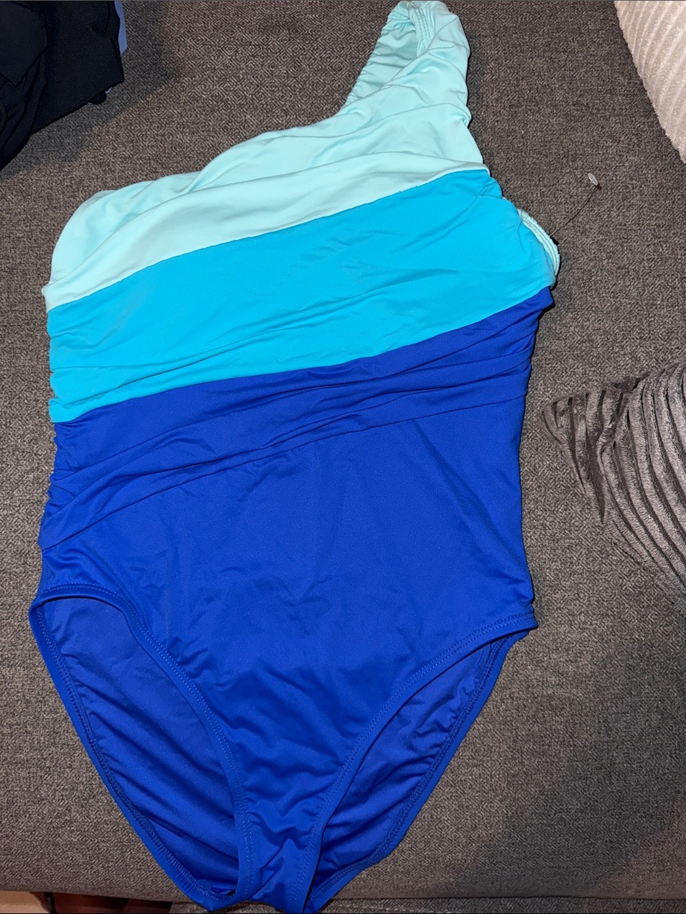 LA BLANCA One-Shoulder Colorblock Swimsuit in Light Aqua, Turquoise & Royal Blue